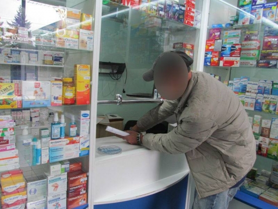 По дороге в Краматорск полиция задержала грабителя аптеки 