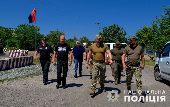 На Донеччині відкрили новий блокпост: поліція забезпечує безпеку громадян