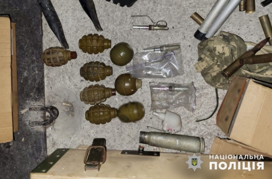 22-річний мешканець Краматорського району зберігав у своєму домоволодінні цілий арсенал