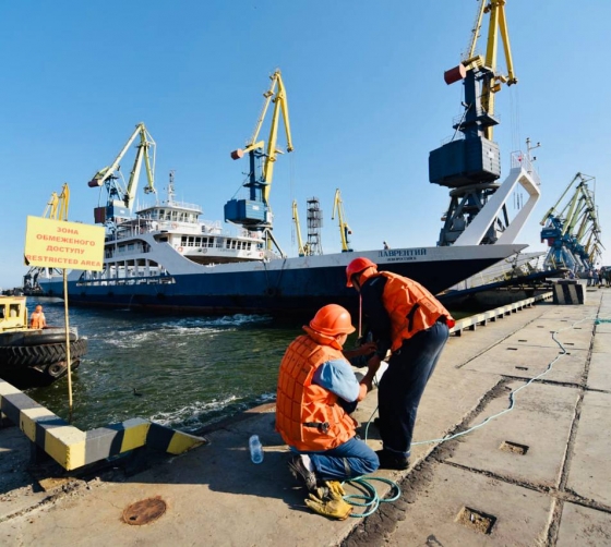 До порту Маріуполя прибув російський пором військового призначення – радник мера 