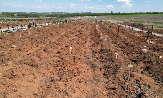 Около 20-22 тыс. человек похоронены в братских могилах в Мариуполе. Сколько еще под завалами, неизвестно, - Андрющенко 
