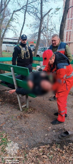 У Слов’янську патрульні надали домедичну допомогу чоловіку з ознаками інсульту