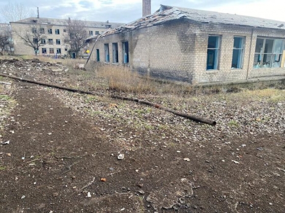 Росіяни вдарили по центру розміщення переселенців у Костянтинівці, 1 особу поранено, - Донецька ОВА