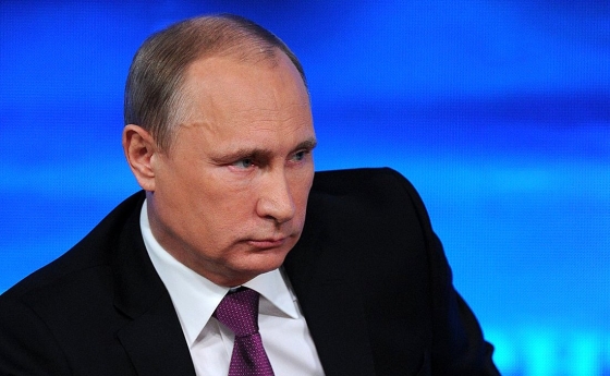 Путин проигрывает в отвратительном швырянии едой 
