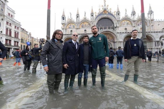Венецию ожидает новый подъем уровня воды - объявили самый высокий уровень опасности