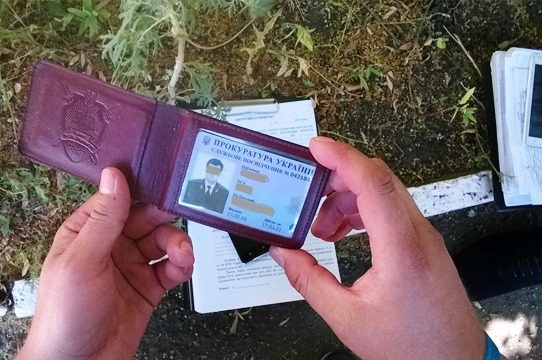 В Бахмуте на взятке в 1000 долларов «погорели» прокурор и следователь полиции
