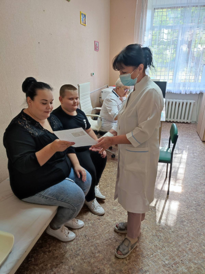 Санітарні фельдшери Людмила Лукашева та Олена Карпенко провели роботу з профілактики захворювань з краматорцями