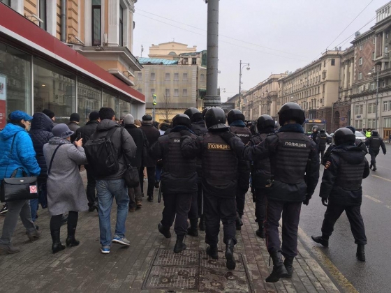 В Москве на &quot;прогулке оппозиции&quot; - массовые задержания