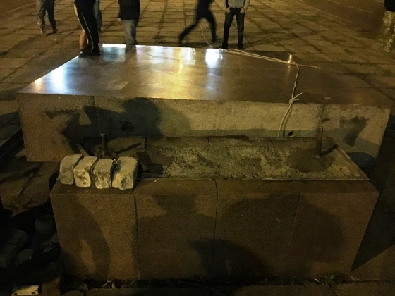 На центральном проспекте Николаева неизвестные демонтировали барельеф Ленина