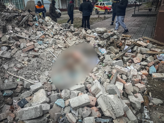 У Новогродівці під завалами будинку знайшли тіло загиблої дитини