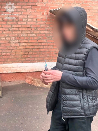 У Краматорську патрульні виявили особу, яка переносила, ймовірно, наркотичну речовину
