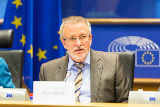 Євродепутат Галер у Європарламенті закликав припинити тиск на Порошенка: Закликаю ОП та владу України утриматися від підкилимних ігор