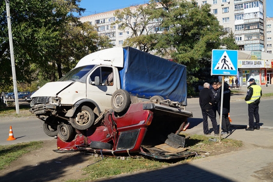 ДТП в Краматорске: автомобили совершили «акробатический этюд»
