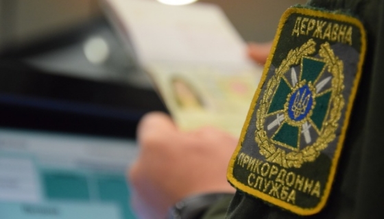 Студентам або курсантам, які навчаються на авіаторів, дозволили виїжджати за кордон