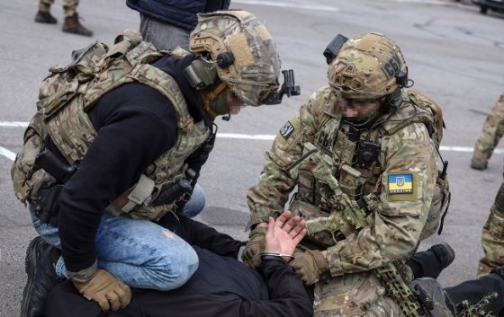 &quot;Зливав&quot; позиції ЗСУ ворогу. СБУ затримала неповнолітнього агента РФ