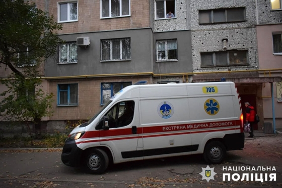 В Славянске мужчина ограбил женщину и выпрыгнул с 8 этажа
