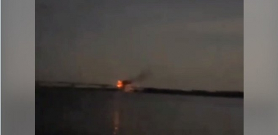 В сети появилось видео ночных ударов ракетами по Антоновскому мосту (видео)