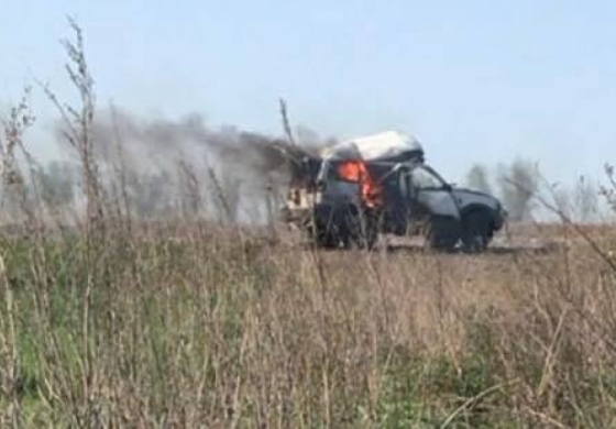 На Донбассе расстреляли автомобиль волонтеров во время разгрузки гуманитарной помощи 