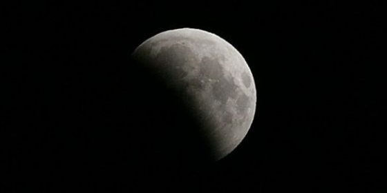 Сегодня ожидается самое длительное за 580 лет частичное лунное затмение