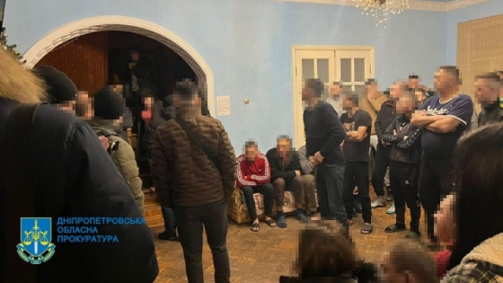 У Дніпрі затримали чоловіків, які утримували в трудовому рабстві 50 людей