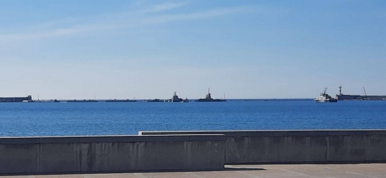 Військові РФ перекрили вхід у Севастопольську бухту