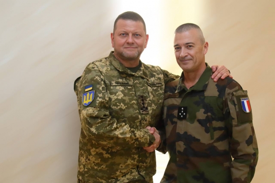 Залужний зустрівся з французьким генералом Бюркаром