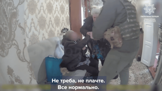 Евакуація з Донеччини не припиняється: патрульна поліція допомагає маломобільним мешканцям
