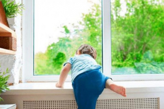 В Краматорске 3-летний ребенок упал с 4-го этажа