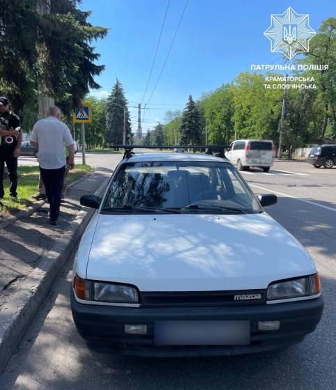 Патрульні виявили водія, позбавленого права керування, який їздив на авто у розшуку