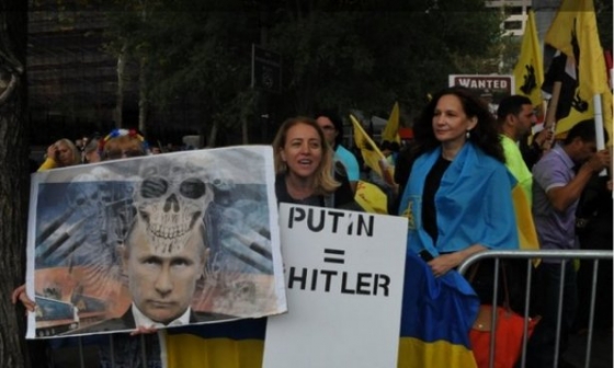 Под зданием ООН протестовали против диктаторского режима Путина