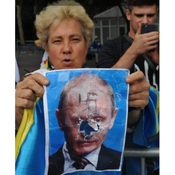 Под зданием ООН протестовали против диктаторского режима Путина