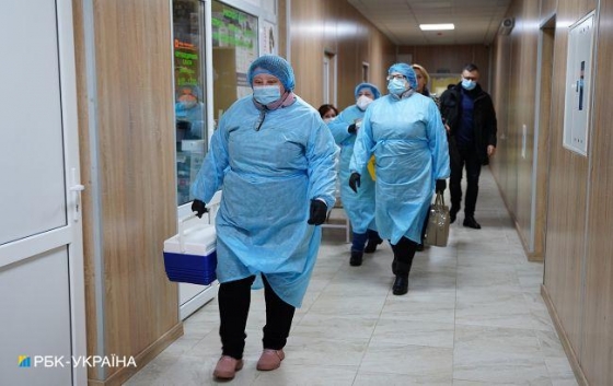 Более половины всех взрослых в Украине в этом году должны быть вакцинированы, - Шмыгаль