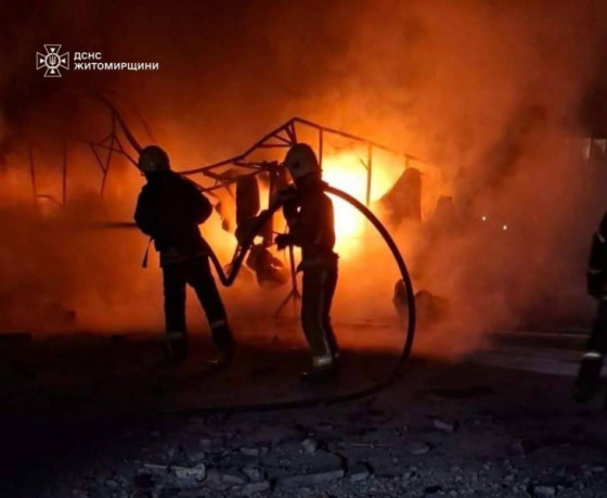 Росіяни атакували Житомир: кілька пожеж, серед постраждалих поліцейські