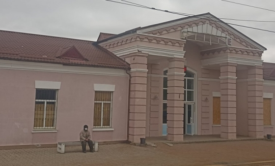 Здійснюючи процес деколонізації та дерусифікації, Донецька залізниця внесла зміни до назв станцій та зупинок
