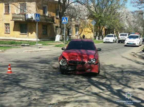 В Краматорске на перекрестке столкнулись две машины 