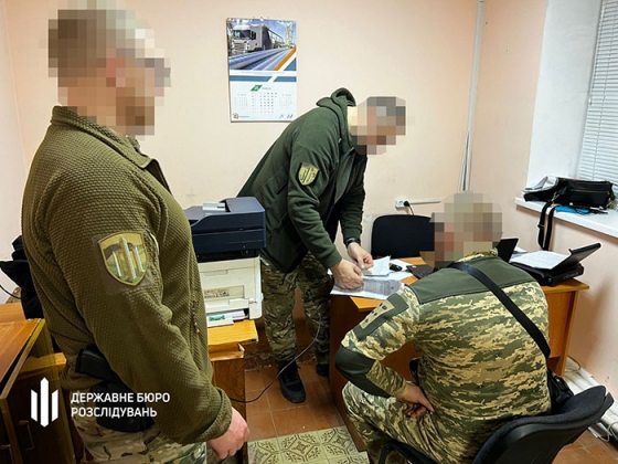 На Донеччині працівники військової частини розтратили 3,5 млн «бойових»