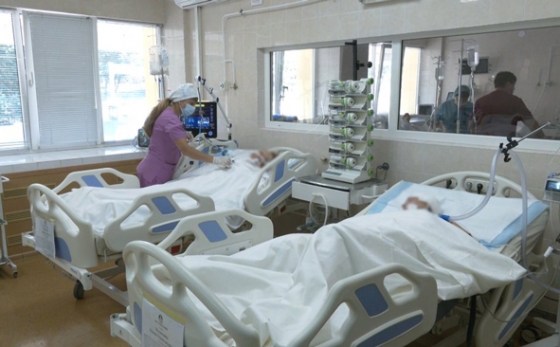 У лікарні Дніпра відключили від ШВЛ шістьох поранених під час обстрілу Краматорського району (відео)