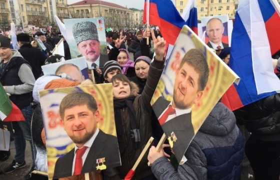 В Грозном проходит многотысячный митинг в поддержку Кадырова и против Макаревича 