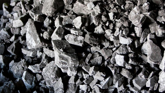 Железная руда стала самым волатильным сырьевым товаром
