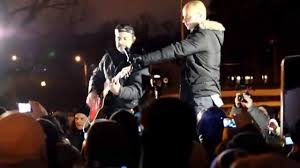 В Санкт-Петербурге сторонники Навального спели песню о Путине