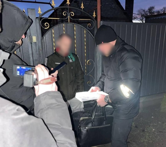 Ошукали волонтерів та військових на 1,2 мільйона гривень: у Дніпрі поліція викрила групу шахраїв