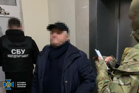 СБУ затримала ділків, які допомогли ФСБ взяти під контроль інтернет-трафік у тимчасово окупованому Донецьку