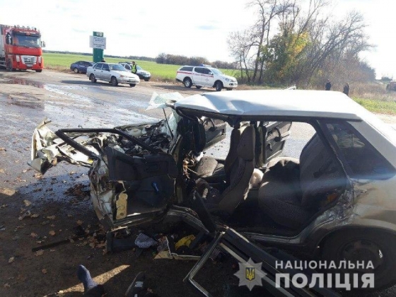 Два человека погибли и двое пострадали при столкновении ВАЗа и внедорожника на Донетчине 
