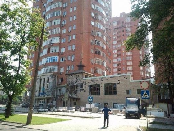 Центр Донецка подвергся массированному артобстрелу