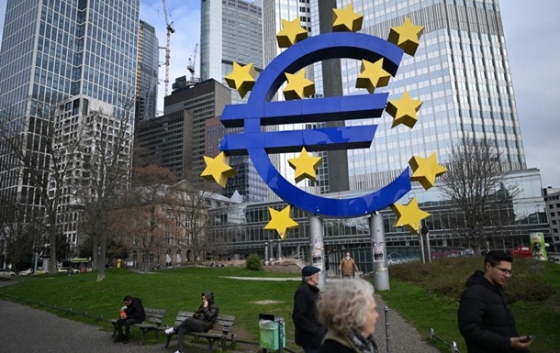 Україна отримала 9 млрд доларів за місяць