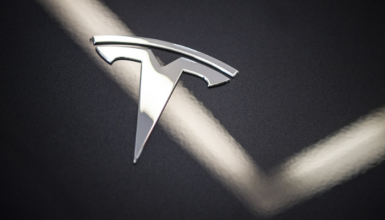 Tesla відкладає запуск «доступного» електромобіля в США - Reuters