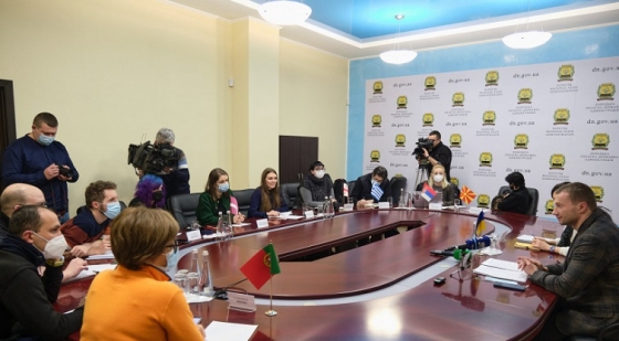 Павел Кириленко рассказал журналистам из 9 стран правду о российско-украинской войне