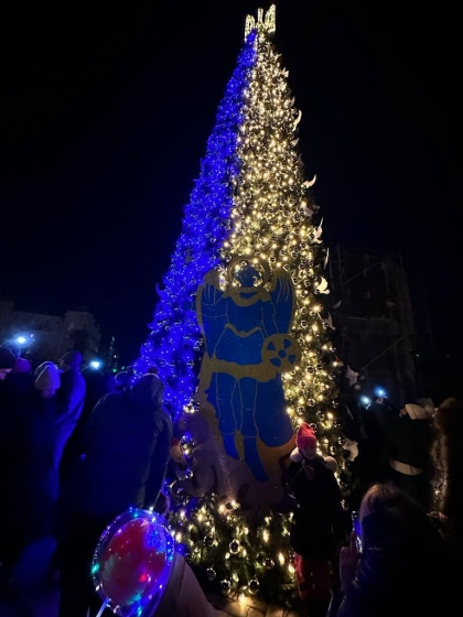 У Києві запалили вогні на головній ялинці України 