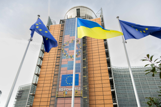 Віримо, що Київ веде переговори зі США щодо угоди про копалини в інтересах України, - Єврокомісія