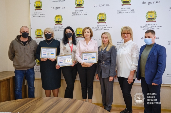 Нидерланды передали сертификаты на гумпомощь жителям Донецкой области 